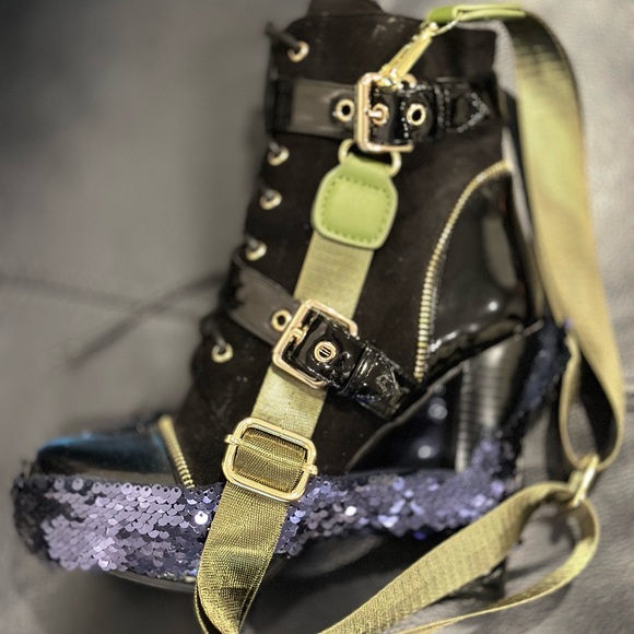 The Kyrie Black Trekker Heeled Boot - Picture 5 of 6